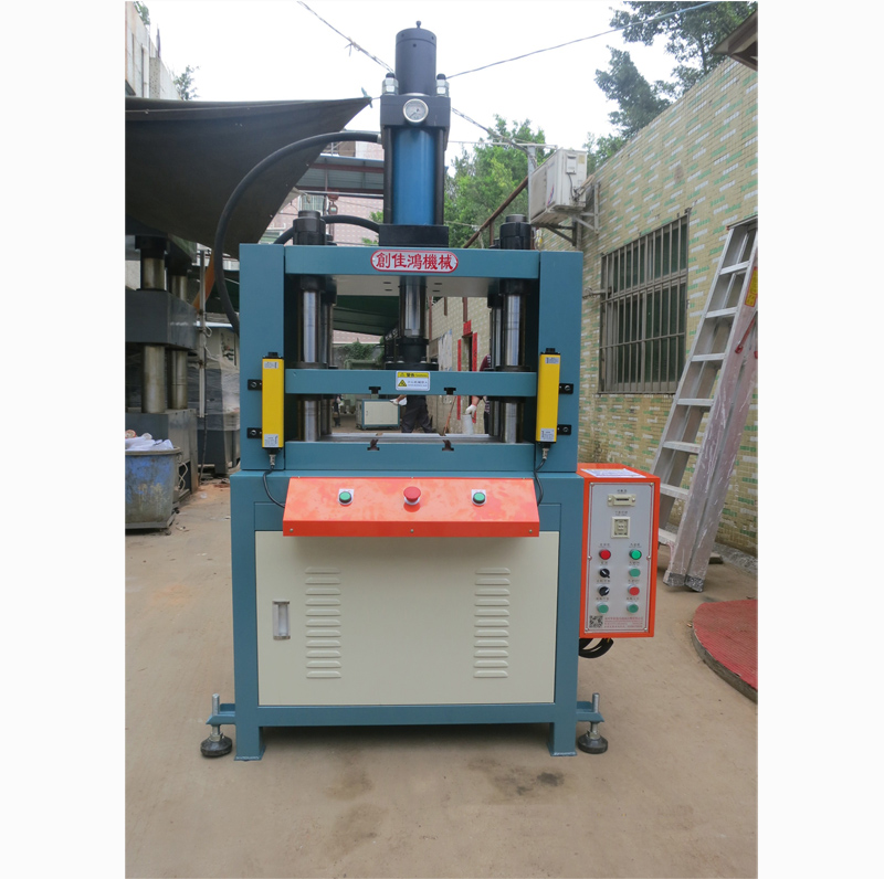 四柱三板油壓機